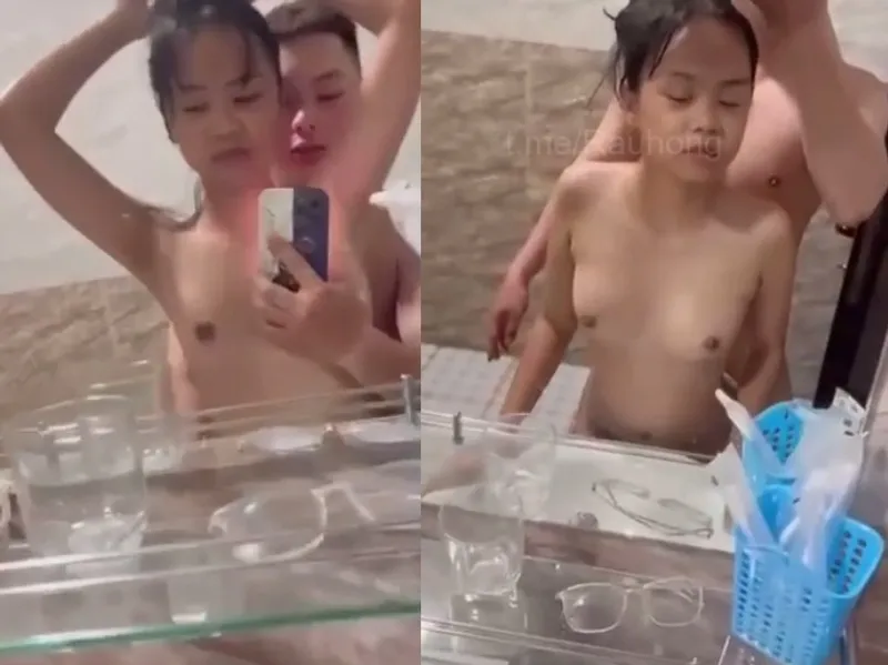 Mảnh khảnh em cùng thằng bồ đụ trước gương quay kỉ niệm